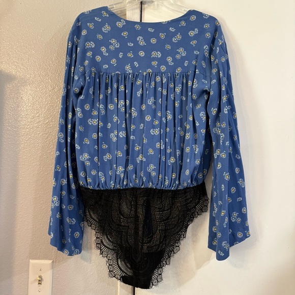 FREE People Forties Feels Bodysuit Blue Daisy Floral Bell Sleeve Black Lace L - Picture 9 of 12